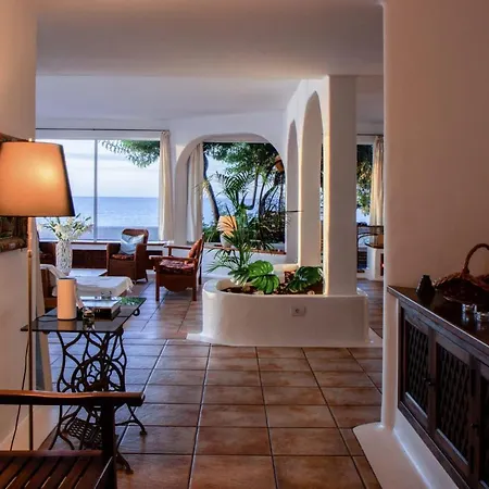 Loro Villa