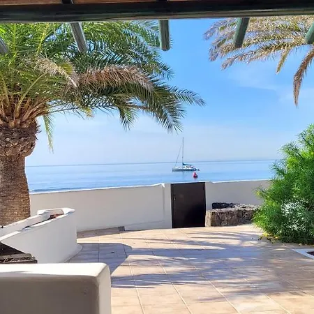 Loro Villa Playa Honda (Lanzarote)