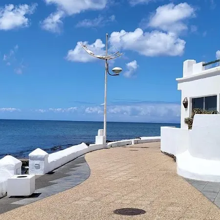 Loro Willa Playa Honda (Lanzarote)
