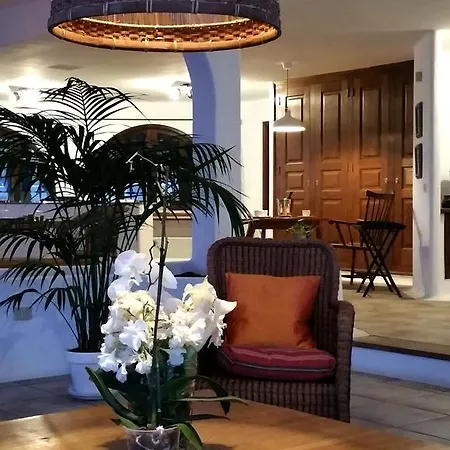 Loro Villa