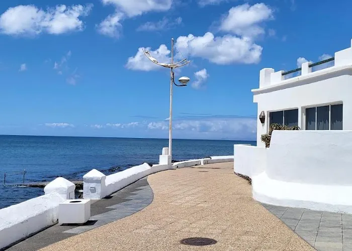 Loro Villa Playa Honda (Lanzarote)